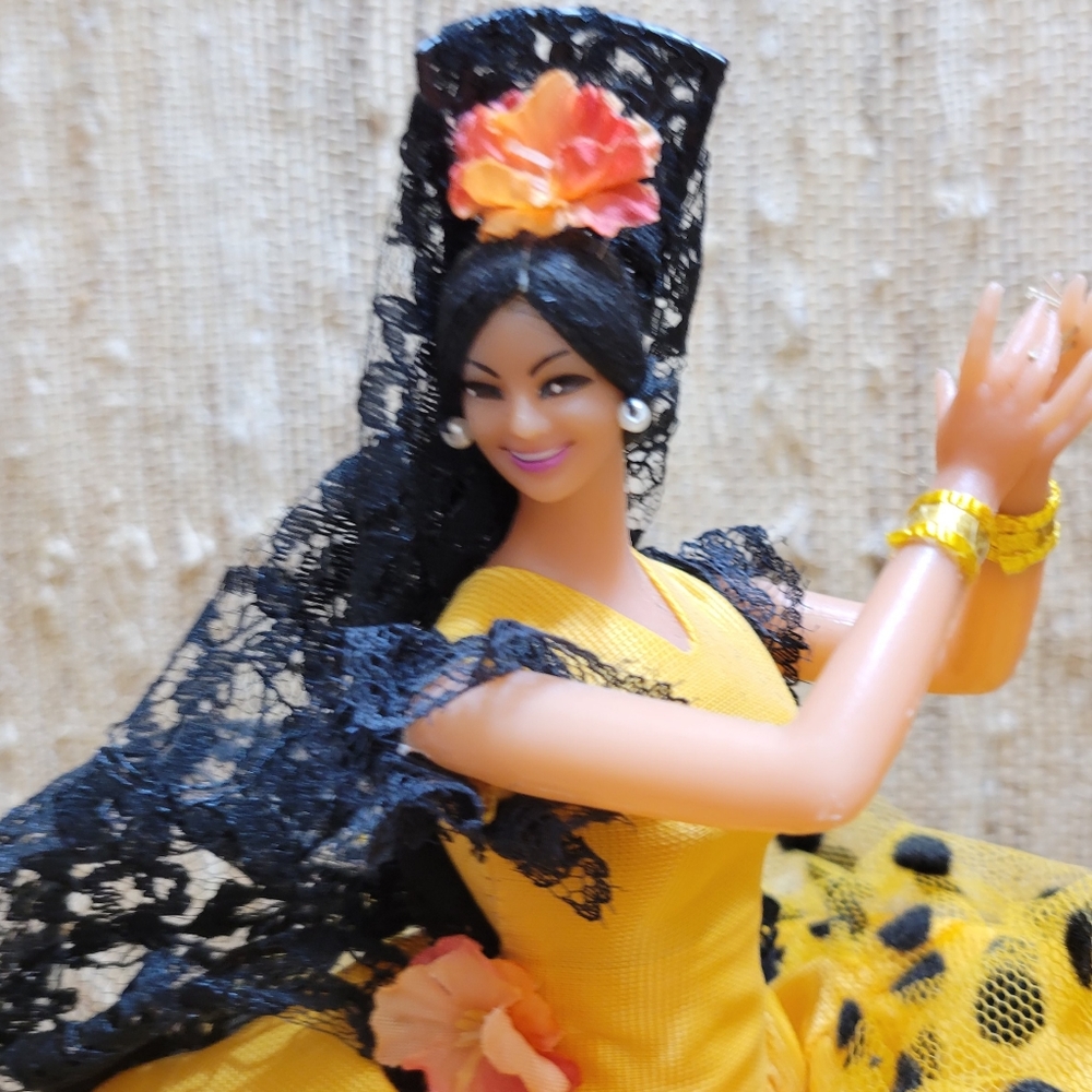 Vtg Large Spanish Marin Chiclana Plastic Doll. Flamenco Dancer. Yellow Dress